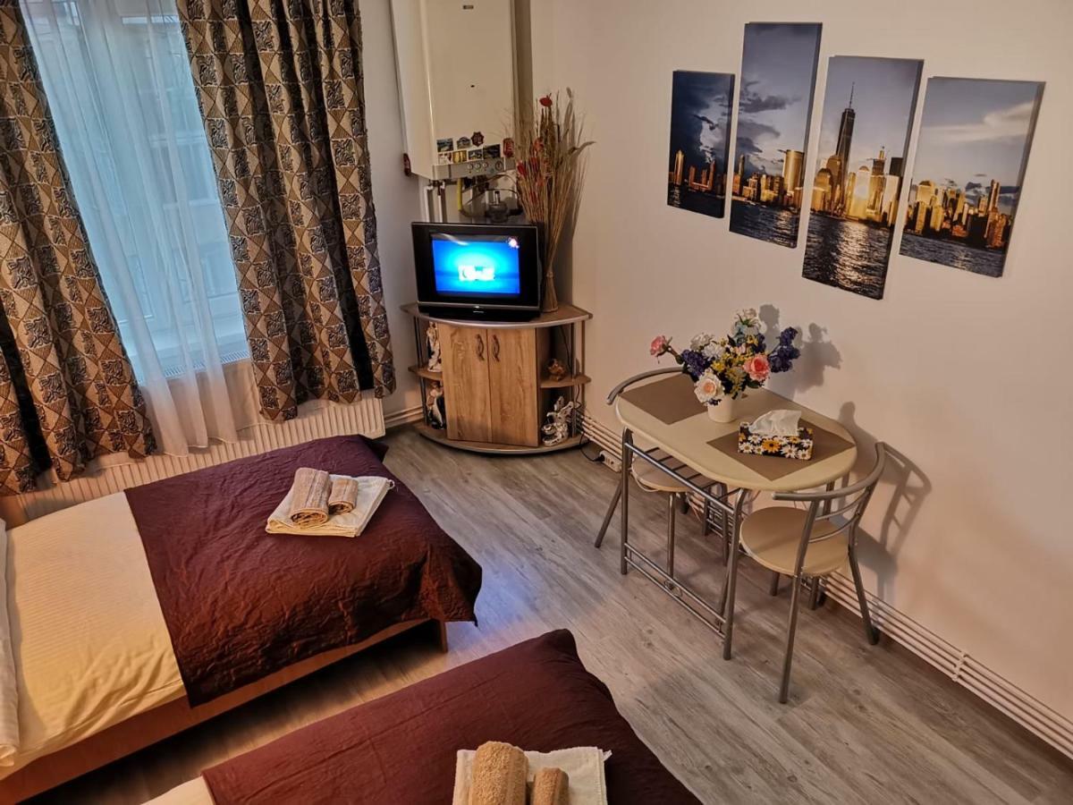 Central Studio Hunedoara Ngoại thất bức ảnh