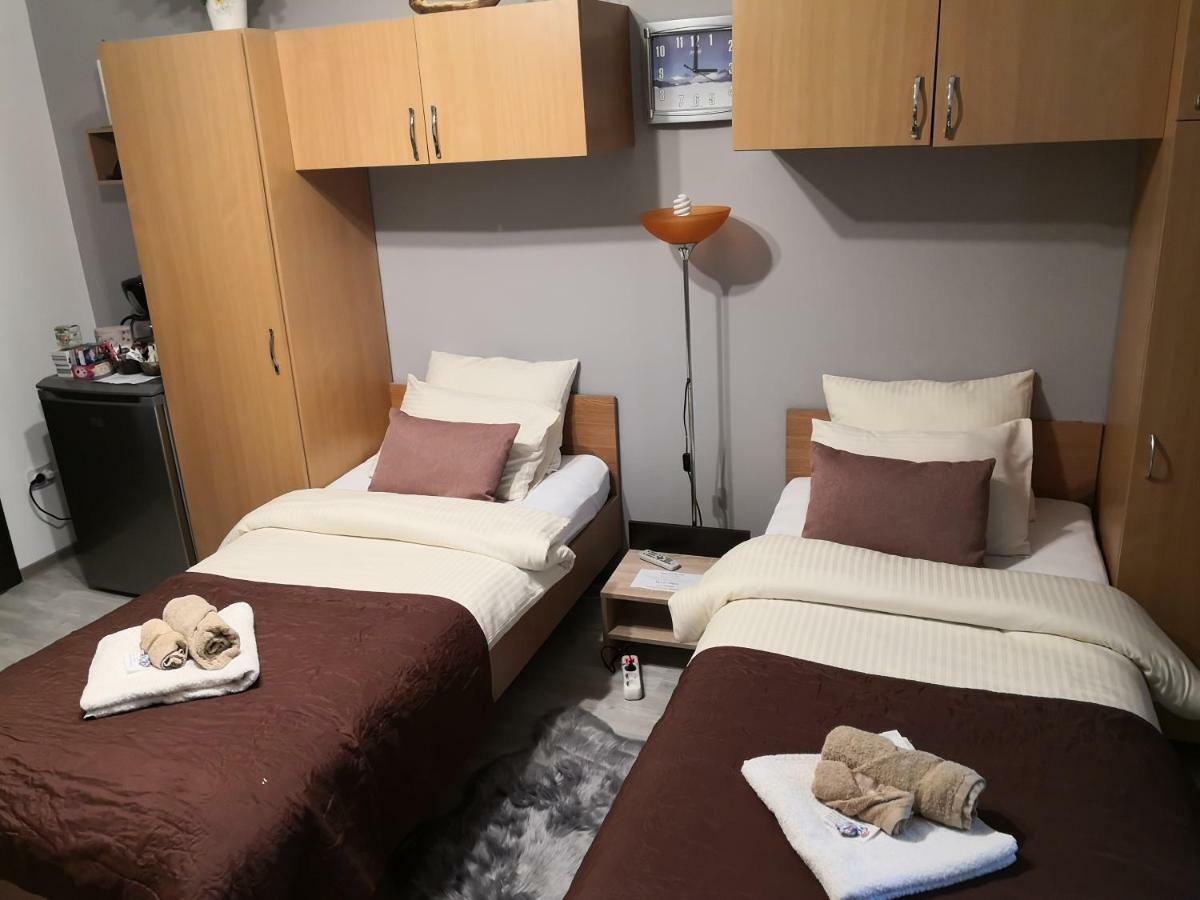 Central Studio Hunedoara Ngoại thất bức ảnh