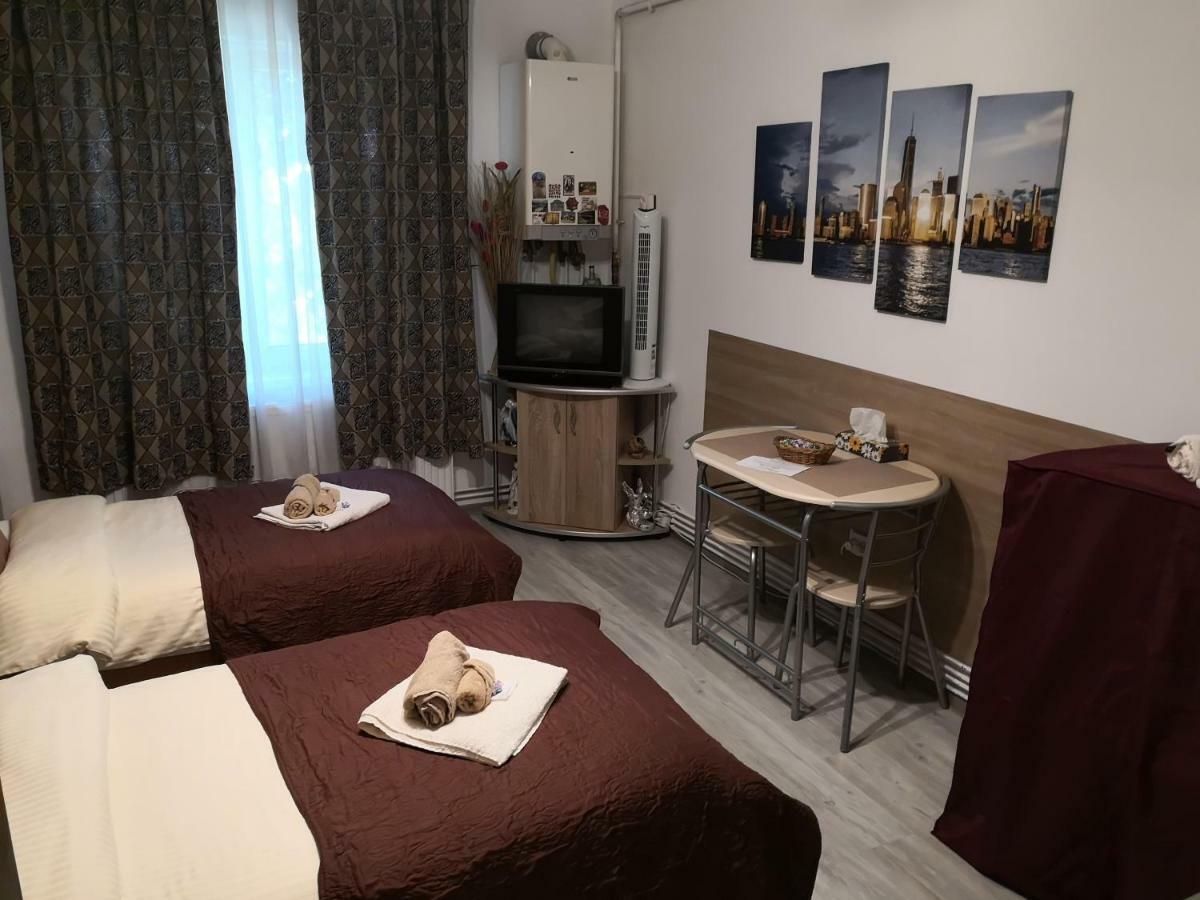 Central Studio Hunedoara Ngoại thất bức ảnh